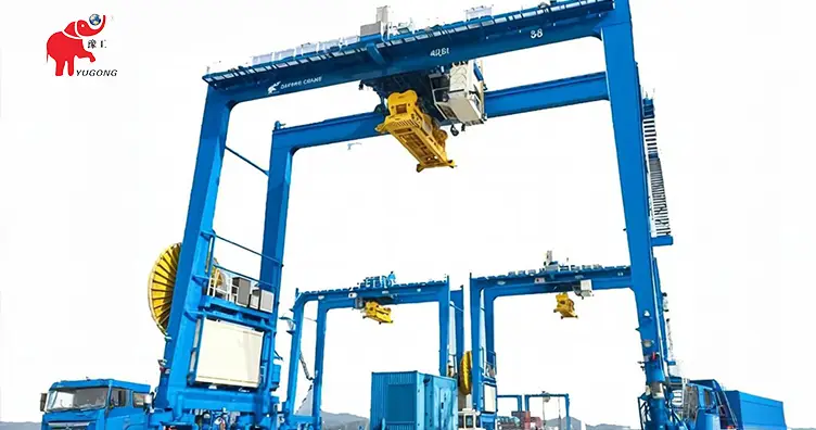 Козловой контейнерный кран на пневмоколесном ходу